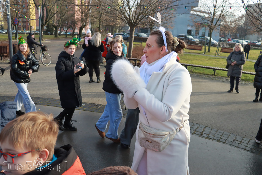 Fotorelacja: Wspólne kolędowanie uczniów i przedszkolaków w Zawierciu