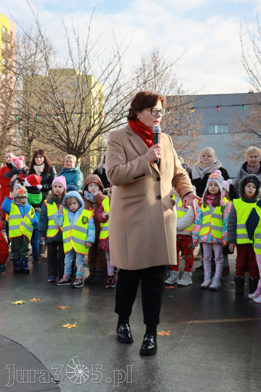 Fotorelacja: Wspólne kolędowanie uczniów i przedszkolaków w Zawierciu