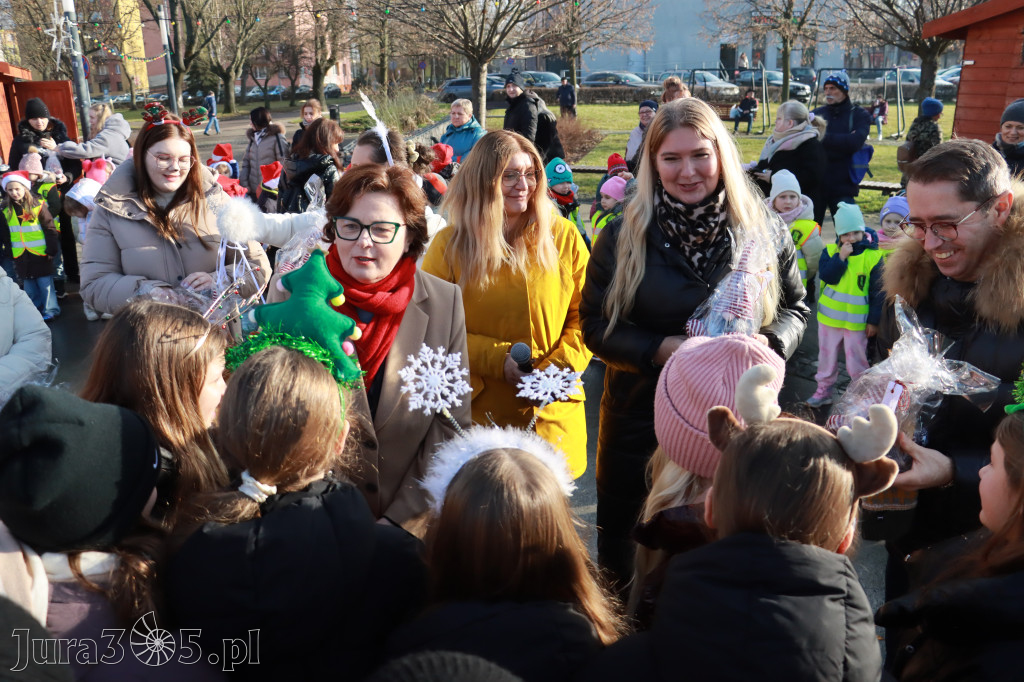 Fotorelacja: Wspólne kolędowanie uczniów i przedszkolaków w Zawierciu