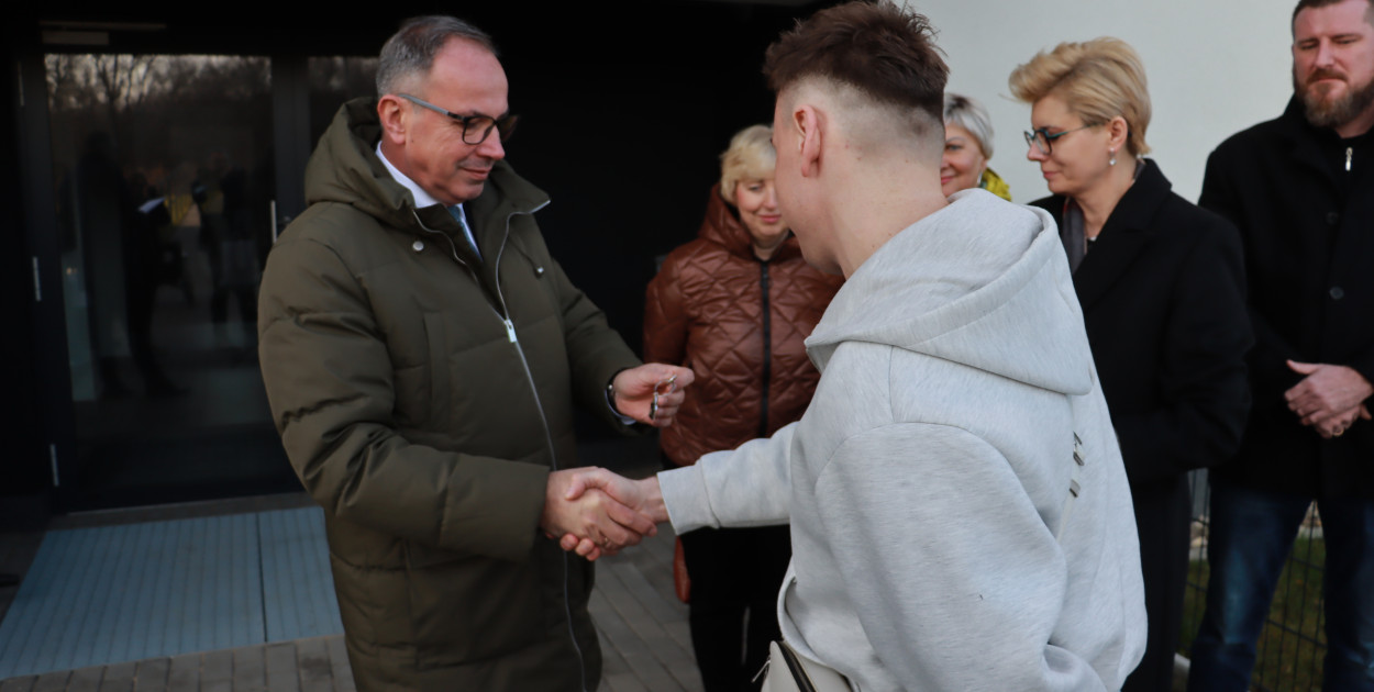 Fotorelacja: Przekazanie kluczy do nowych mieszkań TBS w Łazach