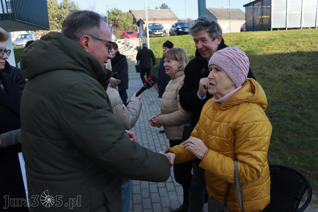 Fotorelacja: Przekazanie kluczy do nowych mieszkań TBS w Łazach