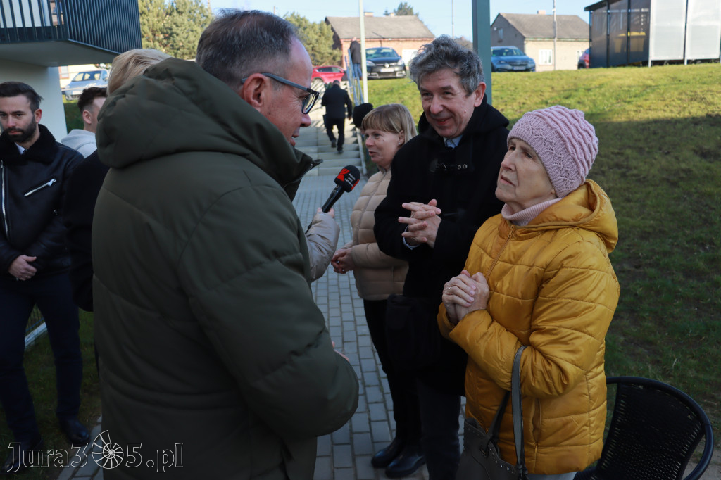 Fotorelacja: Przekazanie kluczy do nowych mieszkań TBS w Łazach