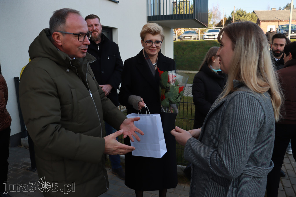 Fotorelacja: Przekazanie kluczy do nowych mieszkań TBS w Łazach