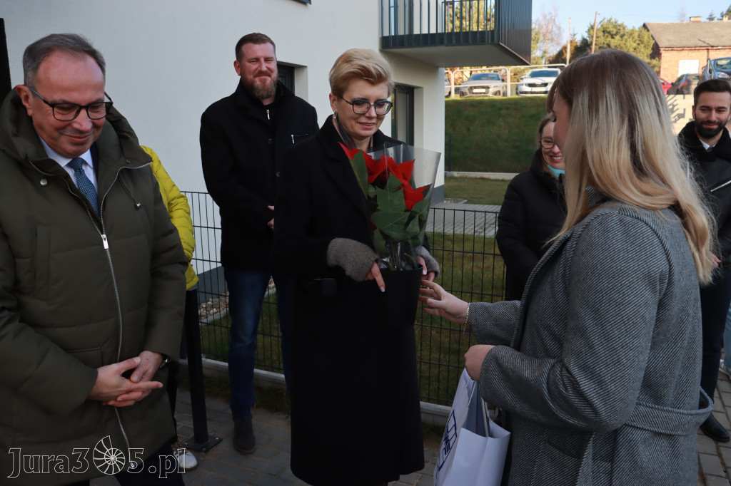 Fotorelacja: Przekazanie kluczy do nowych mieszkań TBS w Łazach