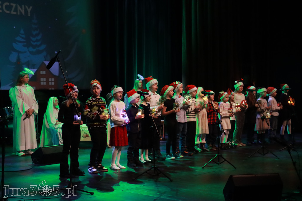 Fotorelacja: Koncert Świąteczny Szkoły Muzycznej i SP3 w MOK Zawiercie
