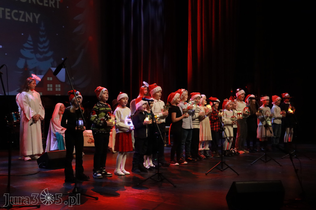 Fotorelacja: Koncert Świąteczny Szkoły Muzycznej i SP3 w MOK Zawiercie