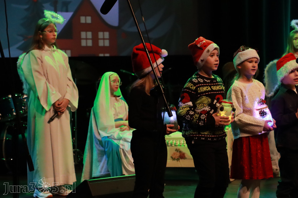 Fotorelacja: Koncert Świąteczny Szkoły Muzycznej i SP3 w MOK Zawiercie