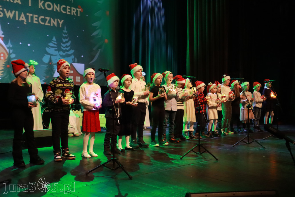 Fotorelacja: Koncert Świąteczny Szkoły Muzycznej i SP3 w MOK Zawiercie