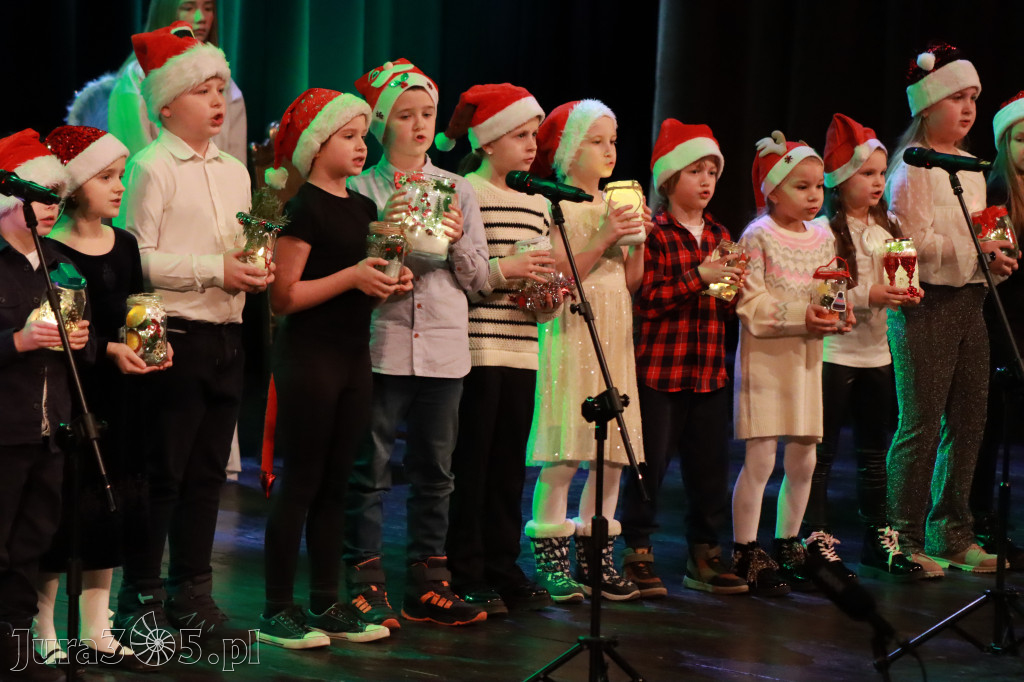 Fotorelacja: Koncert Świąteczny Szkoły Muzycznej i SP3 w MOK Zawiercie