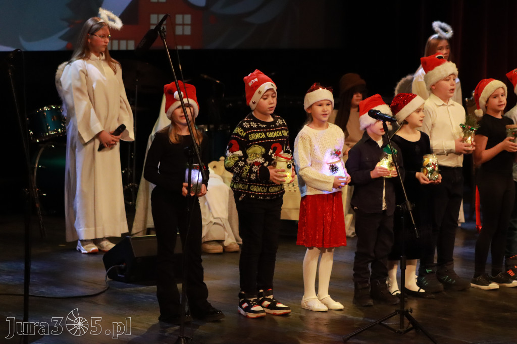 Fotorelacja: Koncert Świąteczny Szkoły Muzycznej i SP3 w MOK Zawiercie