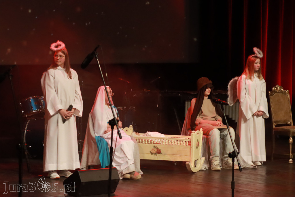 Fotorelacja: Koncert Świąteczny Szkoły Muzycznej i SP3 w MOK Zawiercie