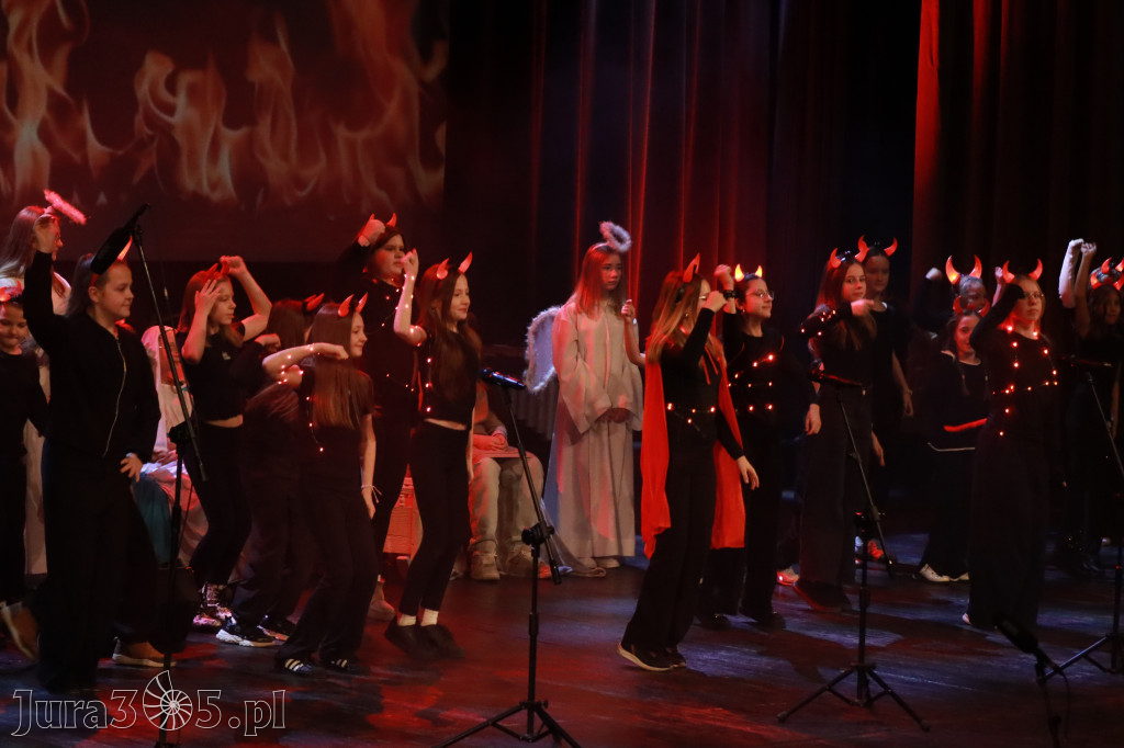 Fotorelacja: Koncert Świąteczny Szkoły Muzycznej i SP3 w MOK Zawiercie