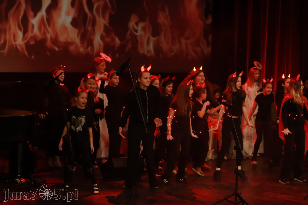 Fotorelacja: Koncert Świąteczny Szkoły Muzycznej i SP3 w MOK Zawiercie