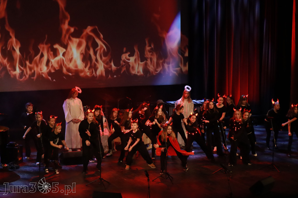 Fotorelacja: Koncert Świąteczny Szkoły Muzycznej i SP3 w MOK Zawiercie