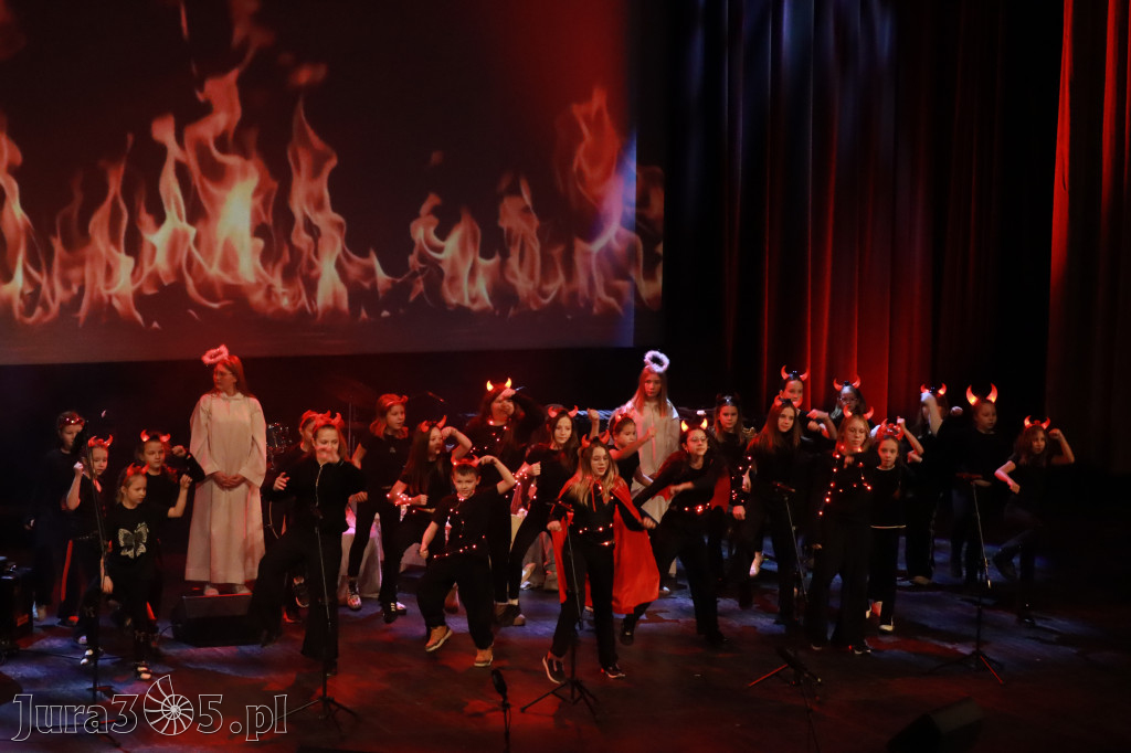 Fotorelacja: Koncert Świąteczny Szkoły Muzycznej i SP3 w MOK Zawiercie
