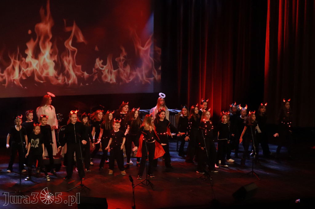 Fotorelacja: Koncert Świąteczny Szkoły Muzycznej i SP3 w MOK Zawiercie