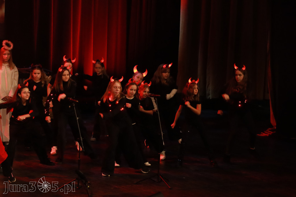 Fotorelacja: Koncert Świąteczny Szkoły Muzycznej i SP3 w MOK Zawiercie