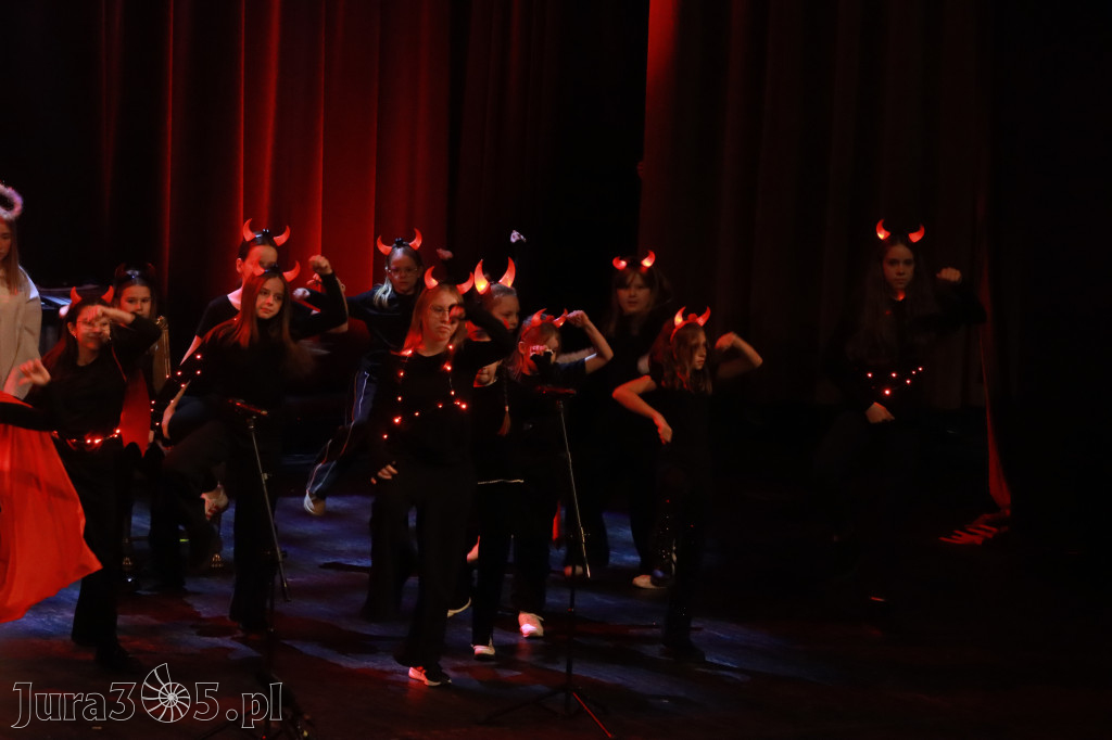 Fotorelacja: Koncert Świąteczny Szkoły Muzycznej i SP3 w MOK Zawiercie