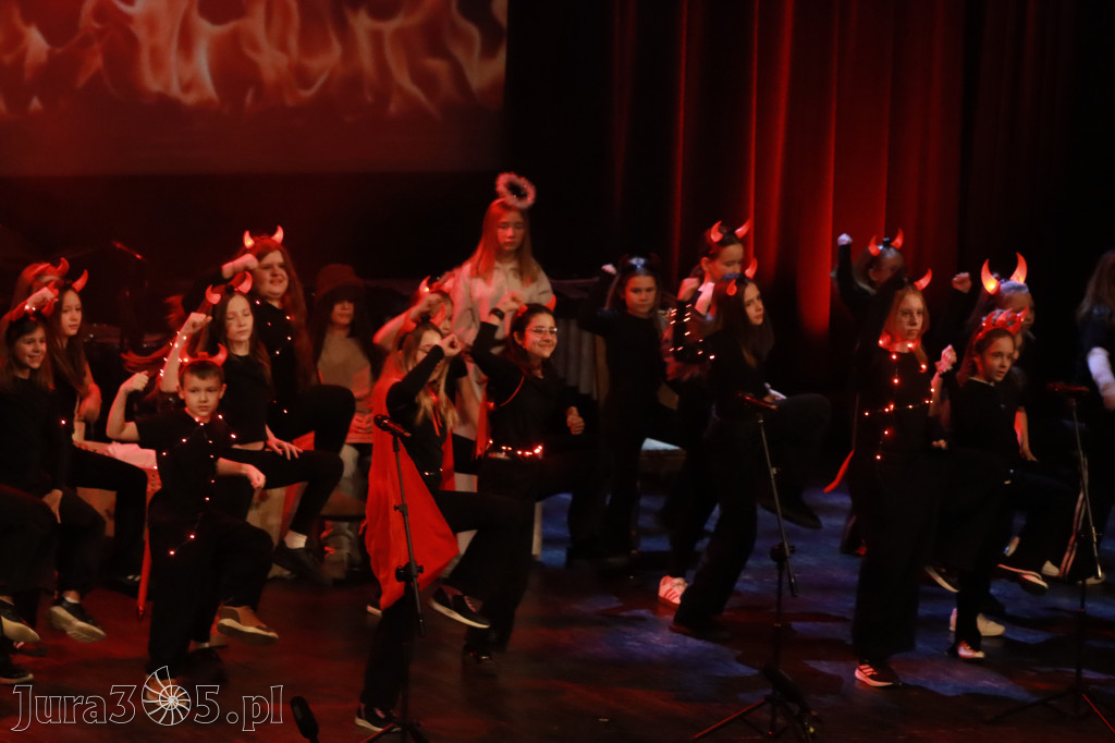 Fotorelacja: Koncert Świąteczny Szkoły Muzycznej i SP3 w MOK Zawiercie