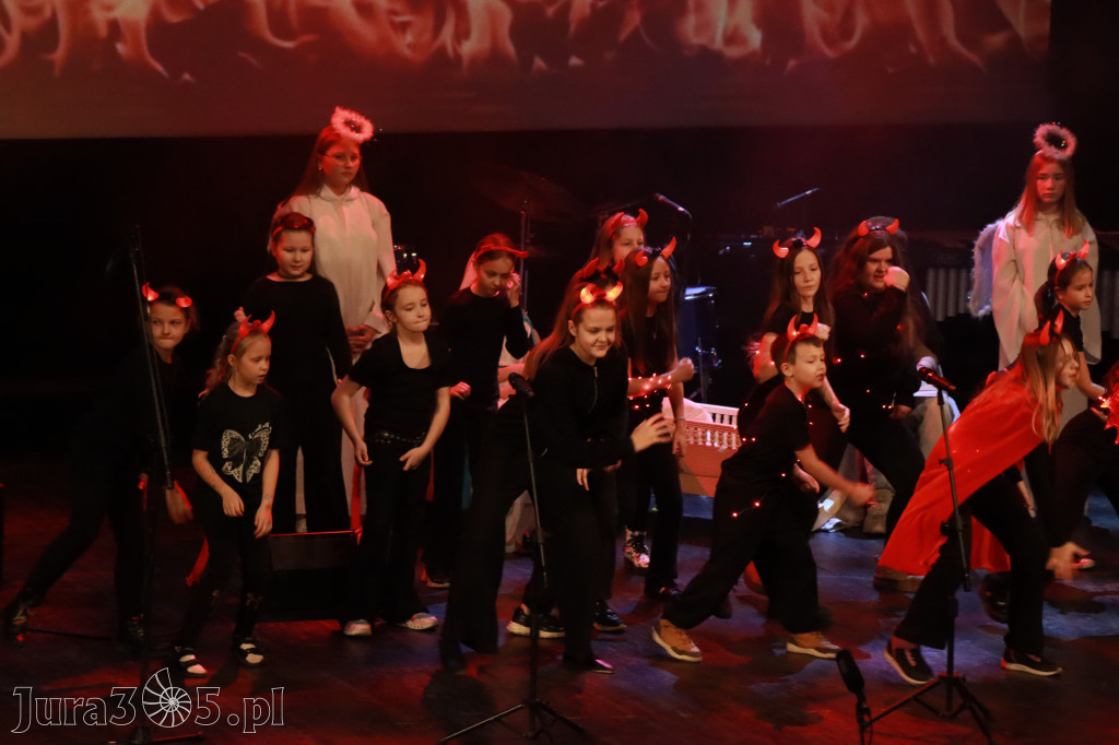 Fotorelacja: Koncert Świąteczny Szkoły Muzycznej i SP3 w MOK Zawiercie