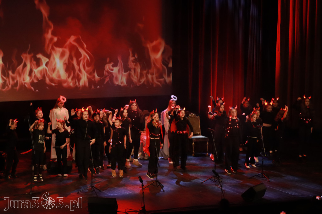 Fotorelacja: Koncert Świąteczny Szkoły Muzycznej i SP3 w MOK Zawiercie