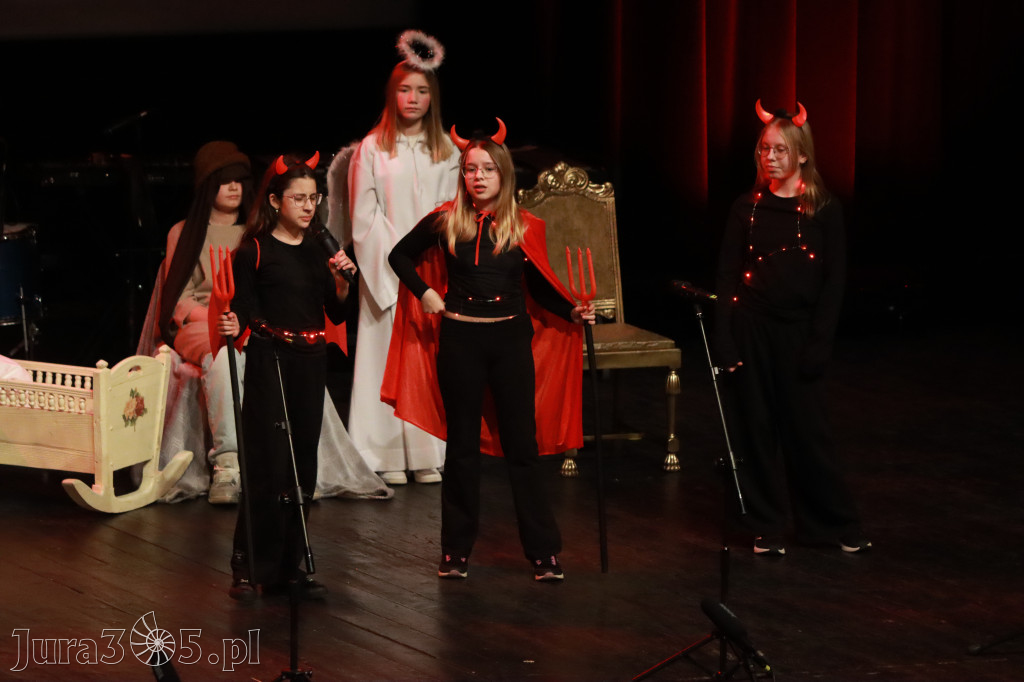 Fotorelacja: Koncert Świąteczny Szkoły Muzycznej i SP3 w MOK Zawiercie