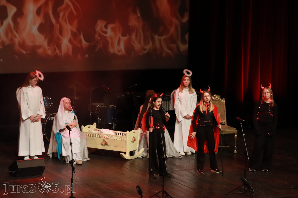 Fotorelacja: Koncert Świąteczny Szkoły Muzycznej i SP3 w MOK Zawiercie