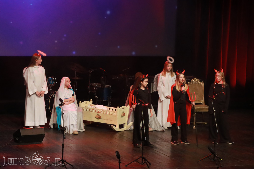 Fotorelacja: Koncert Świąteczny Szkoły Muzycznej i SP3 w MOK Zawiercie