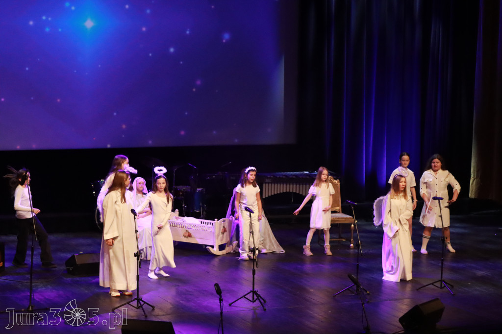 Fotorelacja: Koncert Świąteczny Szkoły Muzycznej i SP3 w MOK Zawiercie