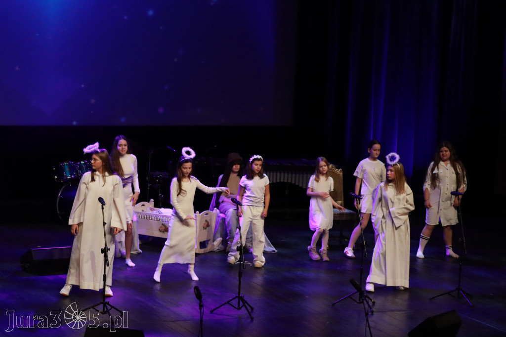 Fotorelacja: Koncert Świąteczny Szkoły Muzycznej i SP3 w MOK Zawiercie