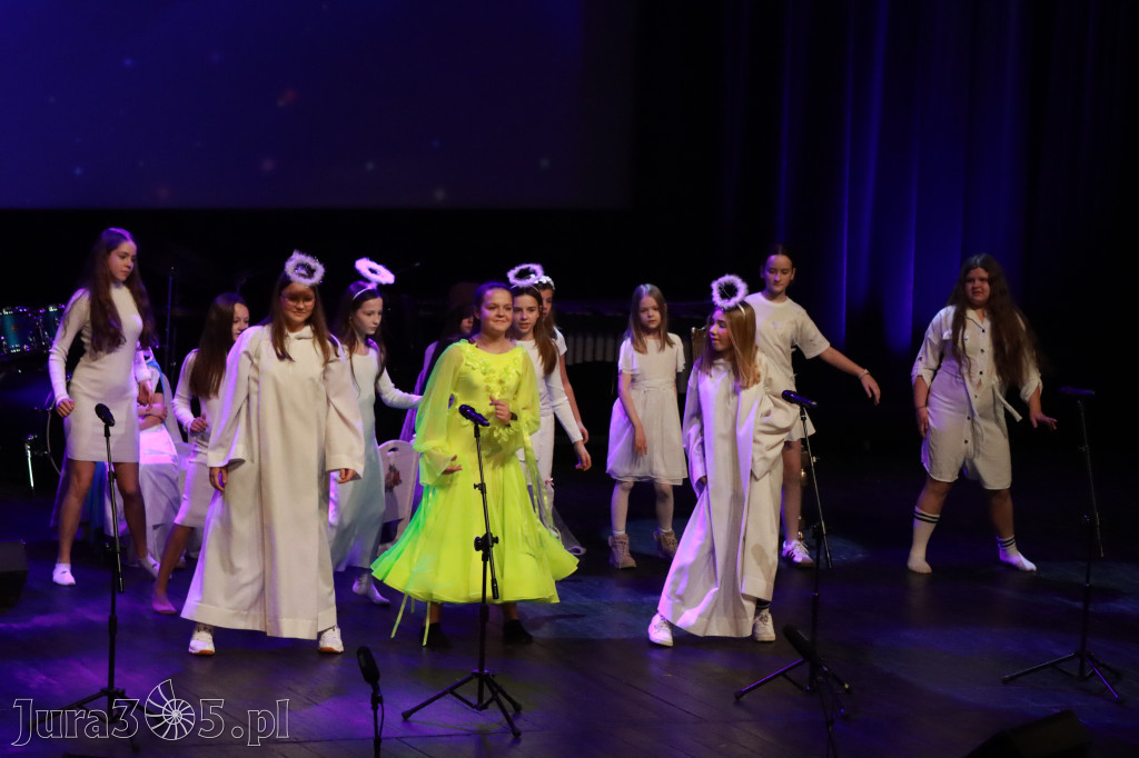 Fotorelacja: Koncert Świąteczny Szkoły Muzycznej i SP3 w MOK Zawiercie
