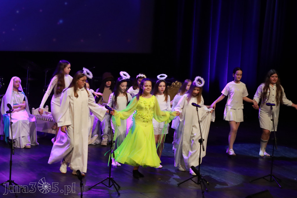 Fotorelacja: Koncert Świąteczny Szkoły Muzycznej i SP3 w MOK Zawiercie