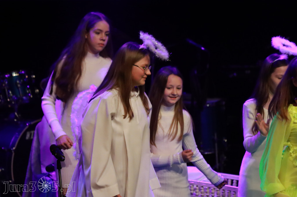 Fotorelacja: Koncert Świąteczny Szkoły Muzycznej i SP3 w MOK Zawiercie
