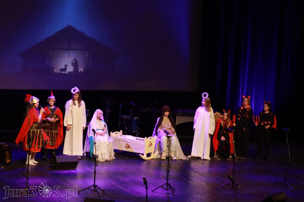 Fotorelacja: Koncert Świąteczny Szkoły Muzycznej i SP3 w MOK Zawiercie