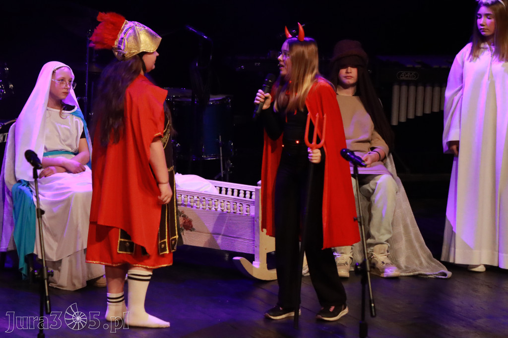 Fotorelacja: Koncert Świąteczny Szkoły Muzycznej i SP3 w MOK Zawiercie