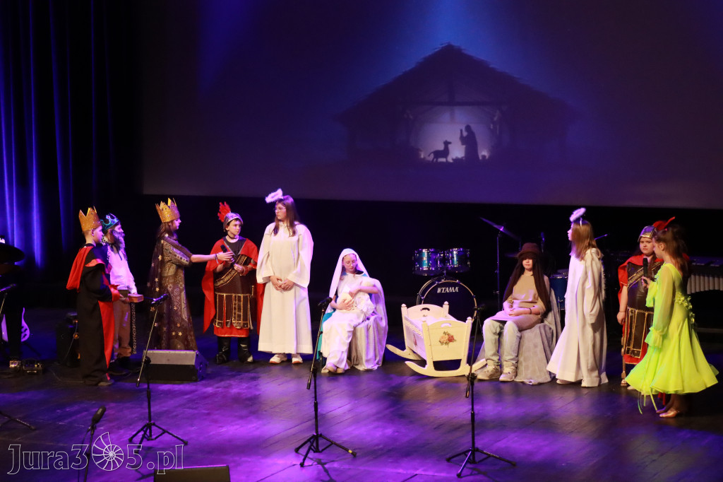 Fotorelacja: Koncert Świąteczny Szkoły Muzycznej i SP3 w MOK Zawiercie