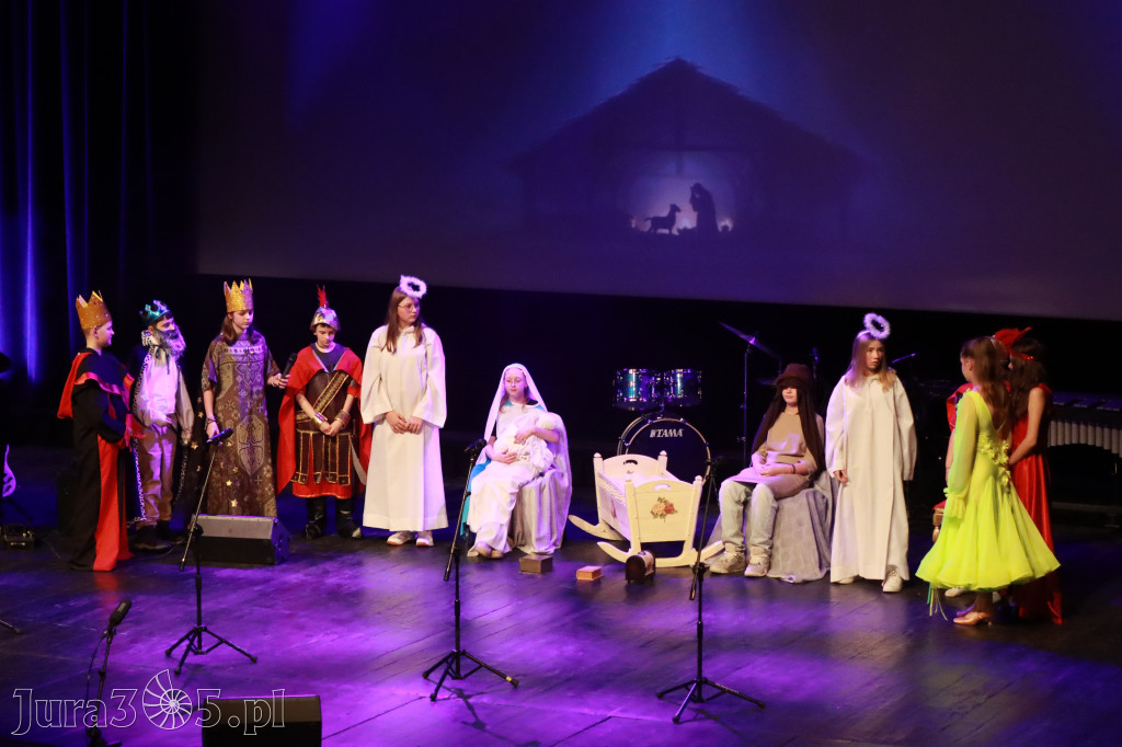 Fotorelacja: Koncert Świąteczny Szkoły Muzycznej i SP3 w MOK Zawiercie