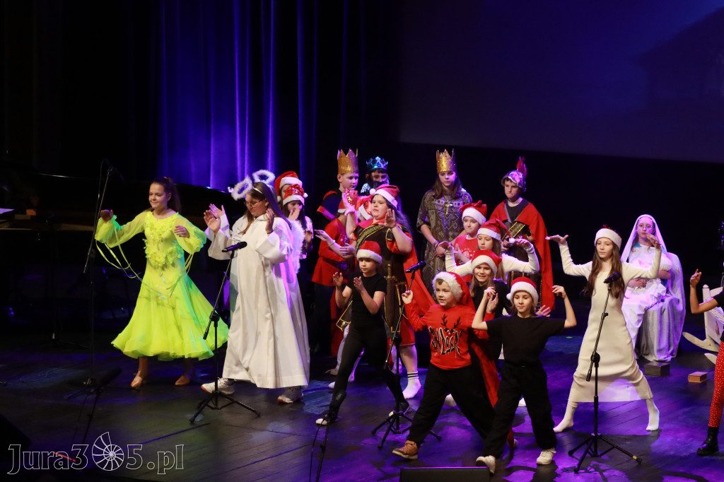 Fotorelacja: Koncert Świąteczny Szkoły Muzycznej i SP3 w MOK Zawiercie
