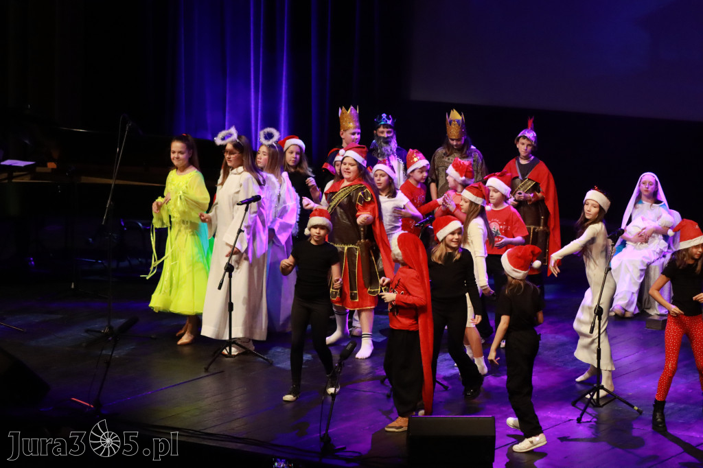 Fotorelacja: Koncert Świąteczny Szkoły Muzycznej i SP3 w MOK Zawiercie