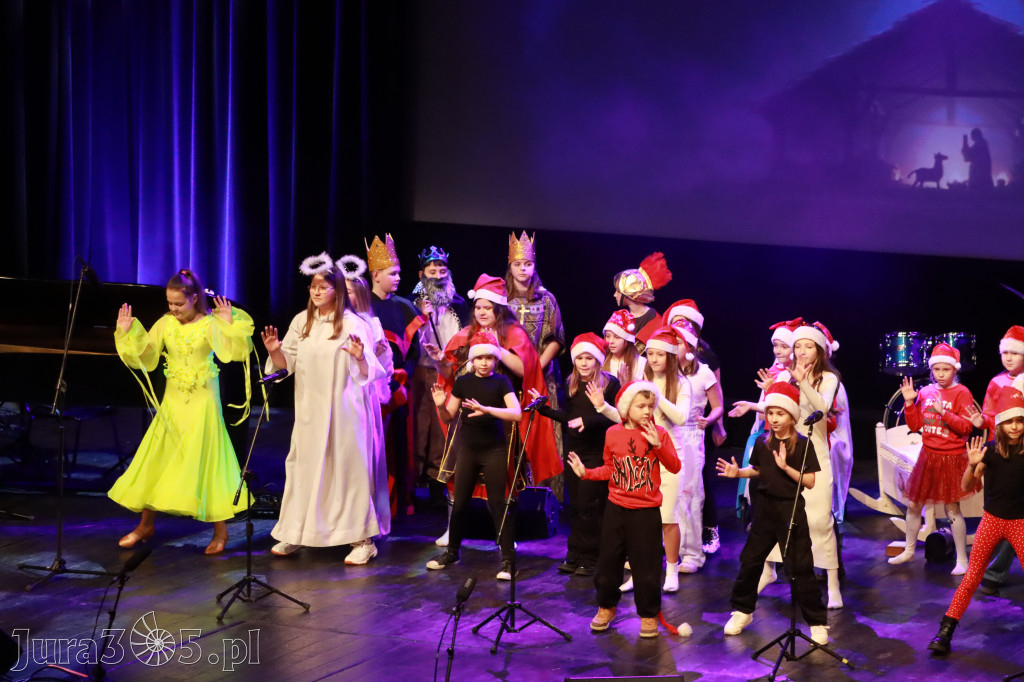 Fotorelacja: Koncert Świąteczny Szkoły Muzycznej i SP3 w MOK Zawiercie