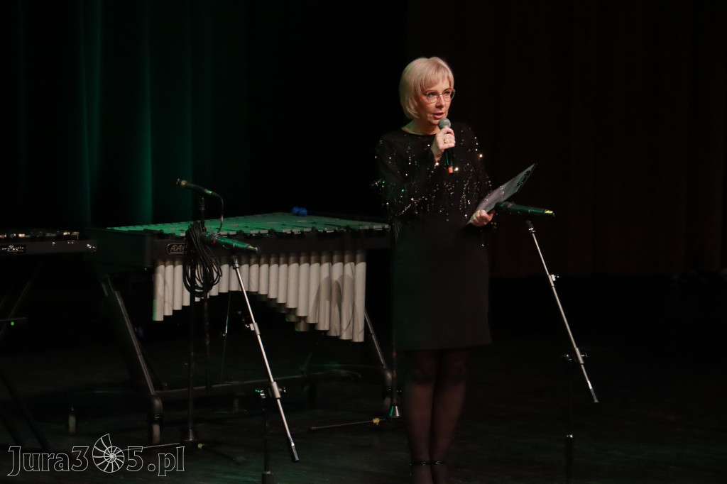 Fotorelacja: Koncert Świąteczny Szkoły Muzycznej i SP3 w MOK Zawiercie