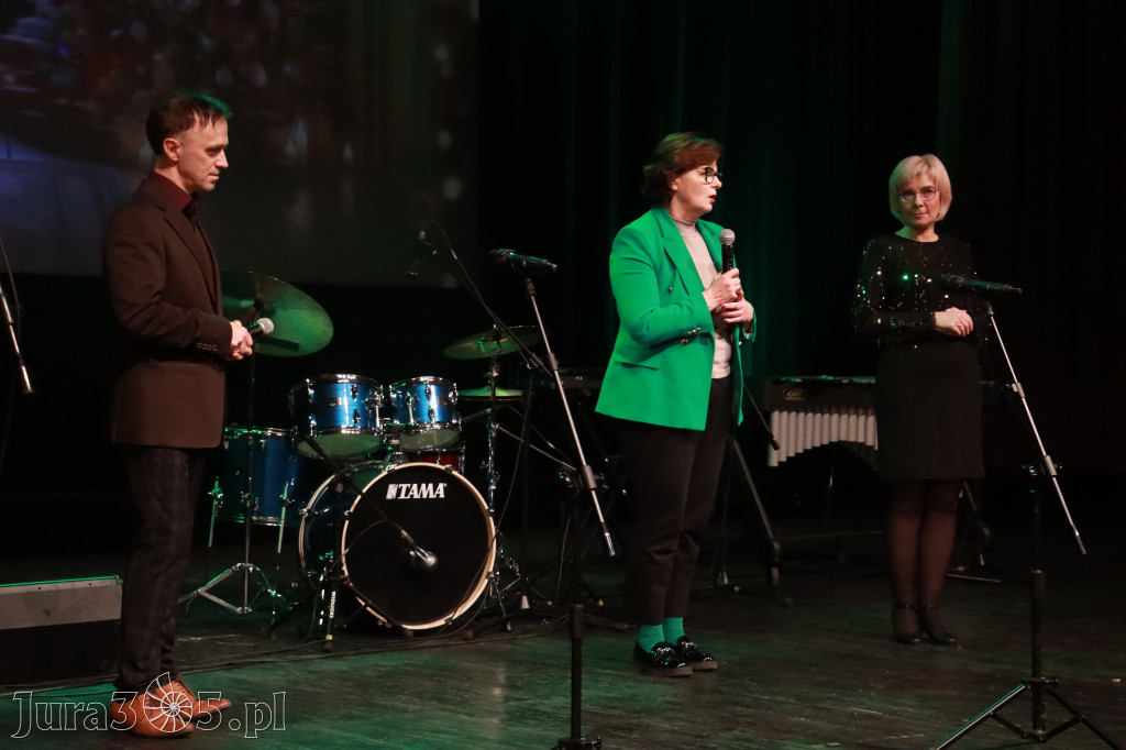 Fotorelacja: Koncert Świąteczny Szkoły Muzycznej i SP3 w MOK Zawiercie