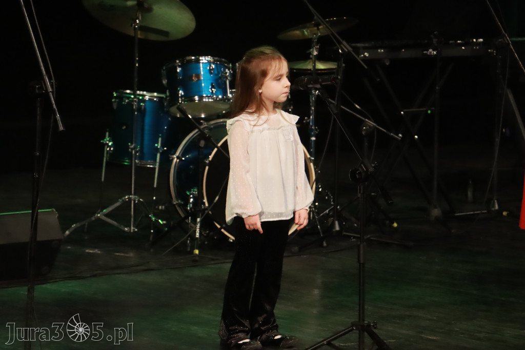 Fotorelacja: Koncert Świąteczny Szkoły Muzycznej i SP3 w MOK Zawiercie