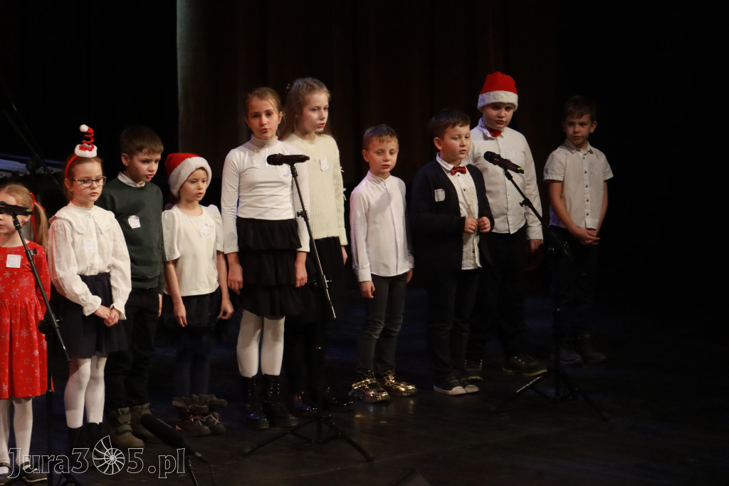 Fotorelacja: Koncert Świąteczny Szkoły Muzycznej i SP3 w MOK Zawiercie