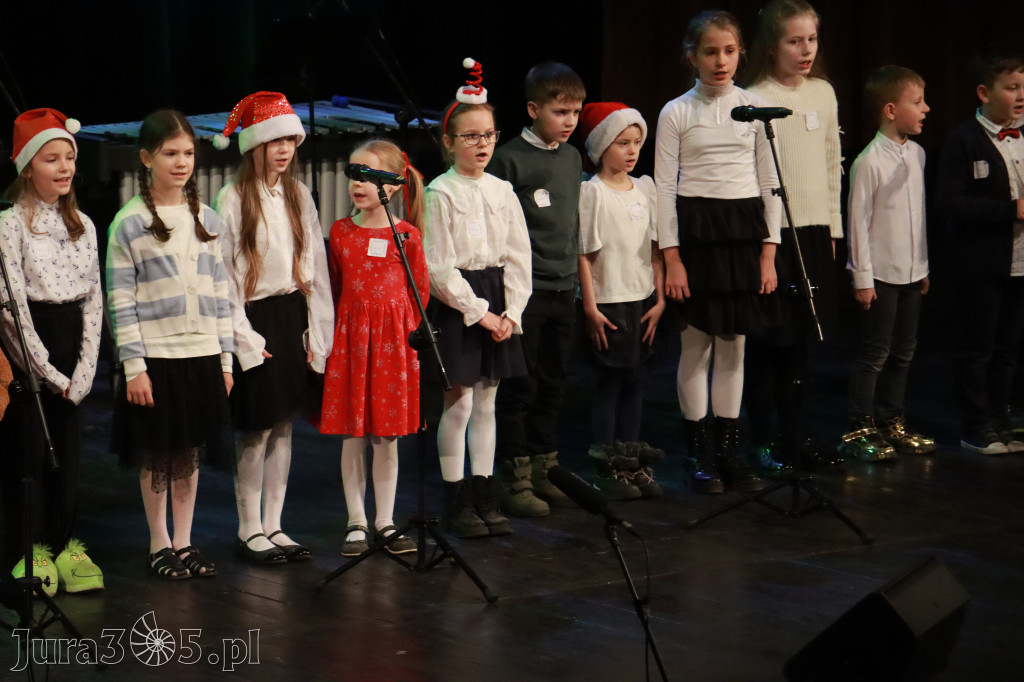 Fotorelacja: Koncert Świąteczny Szkoły Muzycznej i SP3 w MOK Zawiercie