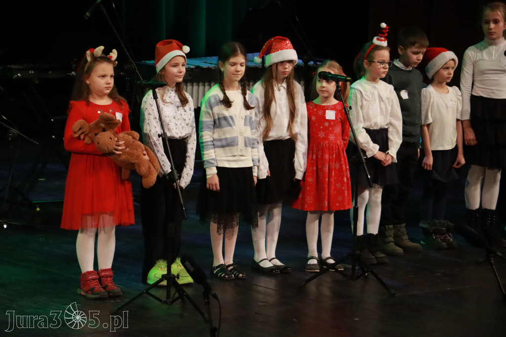 Fotorelacja: Koncert Świąteczny Szkoły Muzycznej i SP3 w MOK Zawiercie