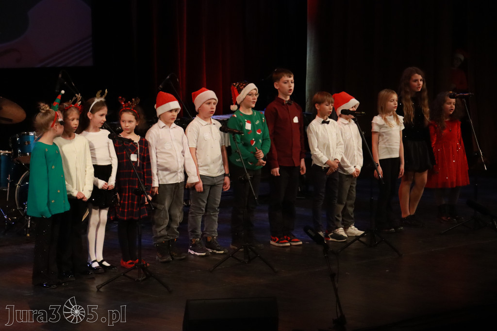 Fotorelacja: Koncert Świąteczny Szkoły Muzycznej i SP3 w MOK Zawiercie