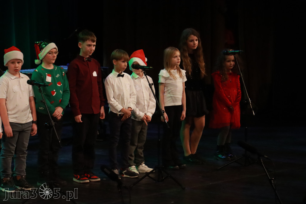 Fotorelacja: Koncert Świąteczny Szkoły Muzycznej i SP3 w MOK Zawiercie
