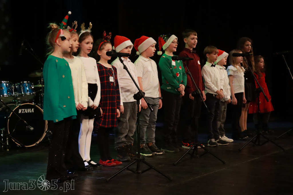 Fotorelacja: Koncert Świąteczny Szkoły Muzycznej i SP3 w MOK Zawiercie