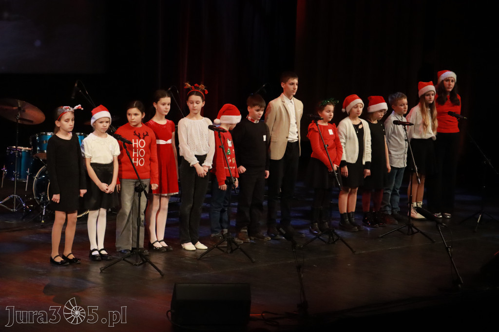 Fotorelacja: Koncert Świąteczny Szkoły Muzycznej i SP3 w MOK Zawiercie